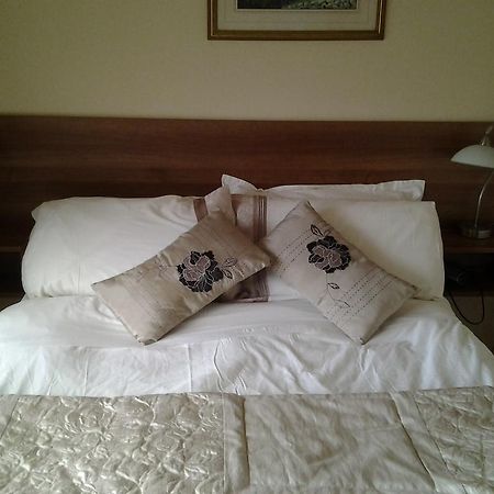Gardenfield House Bed & Breakfast H91Vh02 Голуэй Экстерьер фото