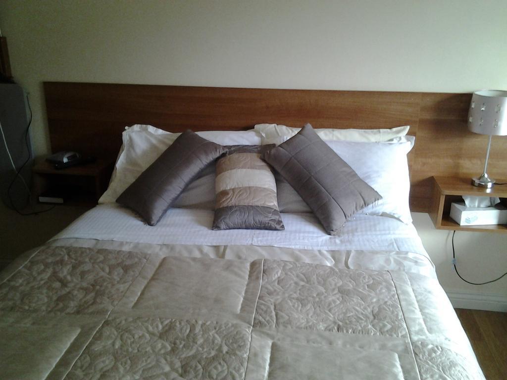 Gardenfield House Bed & Breakfast H91Vh02 Голуэй Экстерьер фото