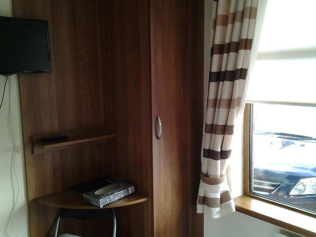 Gardenfield House Bed & Breakfast H91Vh02 Голуэй Экстерьер фото